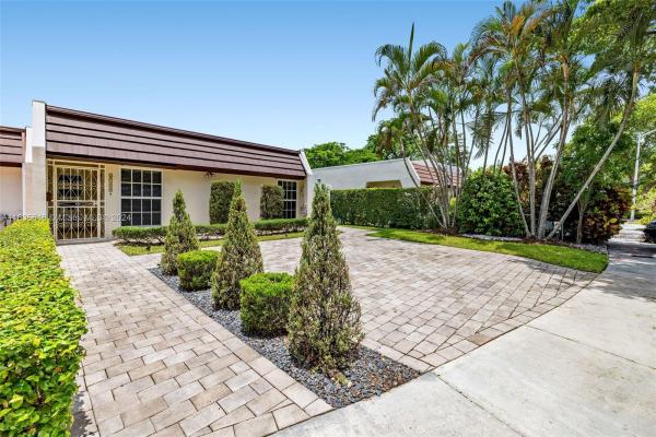 Lake Hilda, 6729 Crooked Palm Ln, Miami Lakes, Florida 33014, image 3