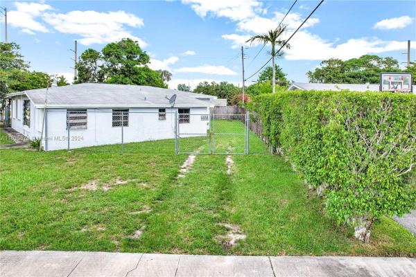 Fontainebleau Gardens, 8135 SW 13th St, Westchester, Florida 33144, image 3