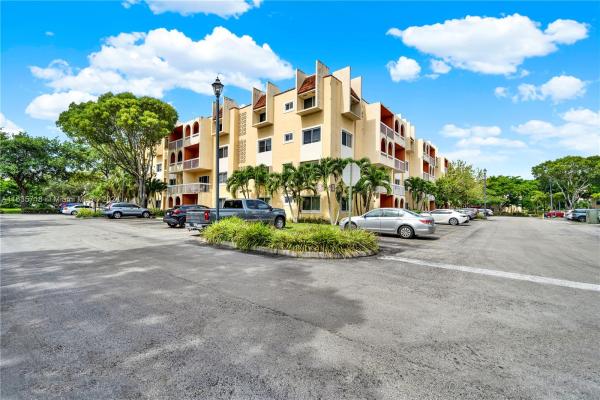 Village Of Kings Creek, 7805 Camino Real #H102, Glenvar Heights, Florida 33143, image 1