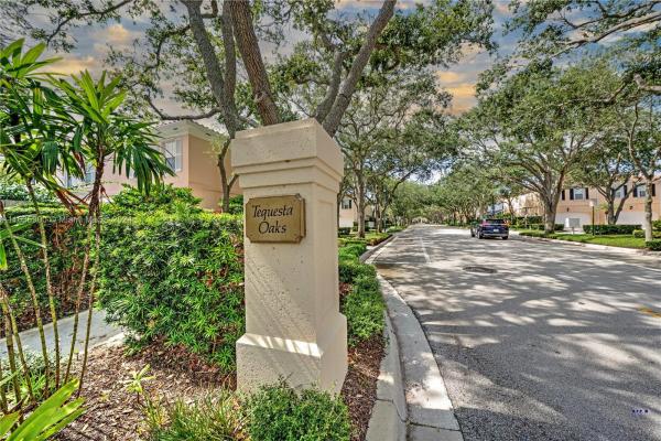 Tequesta Oaks, 12 Oakland Ct, Tequesta, Florida 33469, image 2