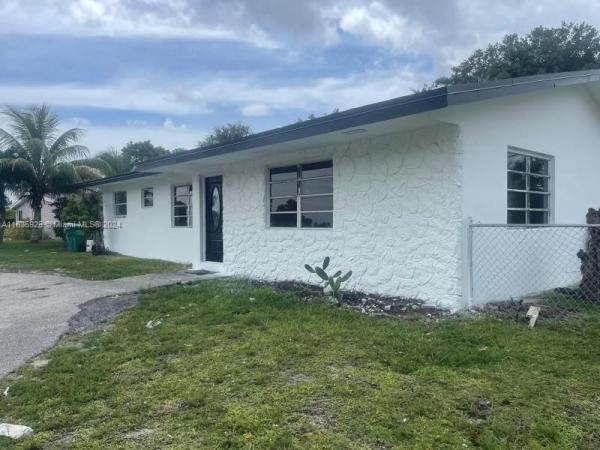 Sierra Mirada, 570 NW 199th St, Miami Gardens, Florida 33169, image 2