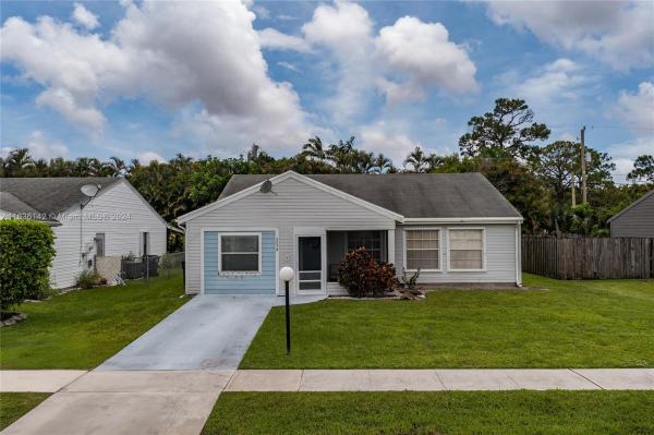 Countrywood, 5074 E Canal Cir E, Lake Worth Beach, Florida 33467, image 1