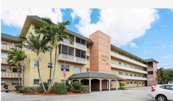 Crystal Lake 941, 941 Crystal Lake Dr #111, Deerfield Beach, Florida 33064, image 1