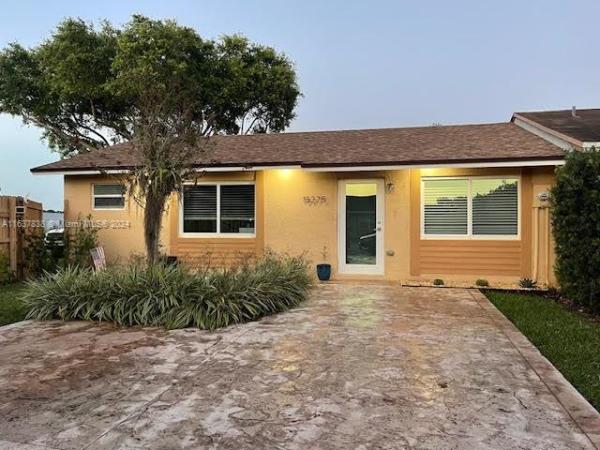 Westwind Lakes Townhouses, 15275 SW 69th Ter, Kendall West, Florida 33193, image 1