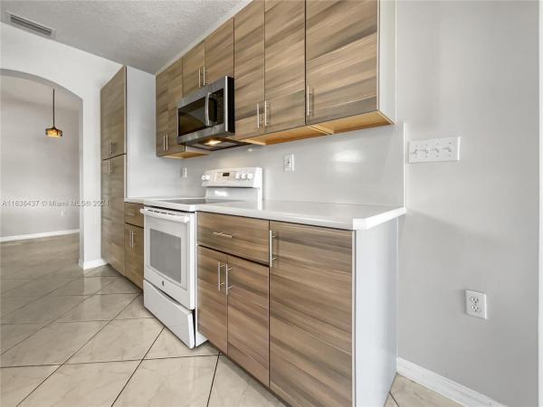 16053 SW 68th Ter, Unincorporated Dade County, Florida 33193, image 3