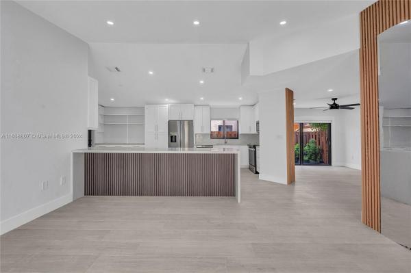 Poinciana Pointe, 518 SW 88th Pl E, Fountainebleau, Florida 33174, image 3