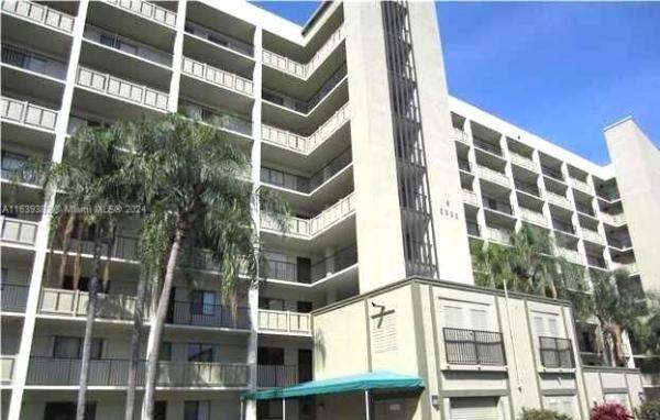 Le Club At Cypress Bend, 2205 S Cypress Bend Dr #203, Pompano Beach, Florida 33069, image 1