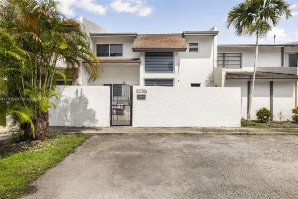 Snapper Creek Townhouses, 7125 SW 111th Ct, Kendall, Florida 33173, image 1