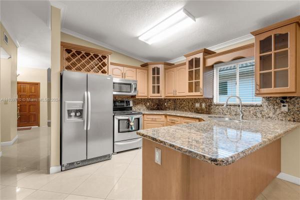 Ponderosa, 7527 W 33rd Ln, Hialeah, Florida 33018, image 2