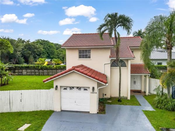 Kendall Grove Cluster Homes, 10828 SW 91st Ln, Kendall, Florida 33176, image 1