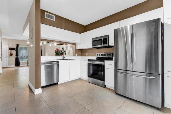 Banyan Oakridge, 3120 SW 49th St #118, Dania Beach, Florida 33312, image 1