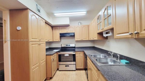 Sunrise Towne, 5992 NW 24th Pl, Sunrise, Florida 33313, image 3