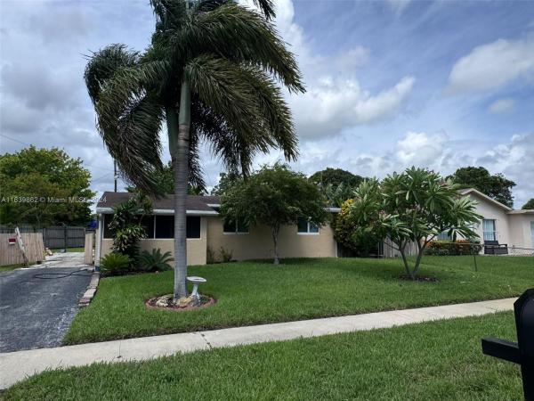 5881 E Cayman Cir E, West Palm Beach, Florida 33407, image 2
