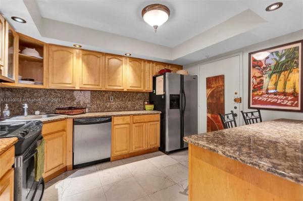 Commodore Plaza Tower, 2750 NE 183rd St #910, Aventura, Florida 33160, image 3