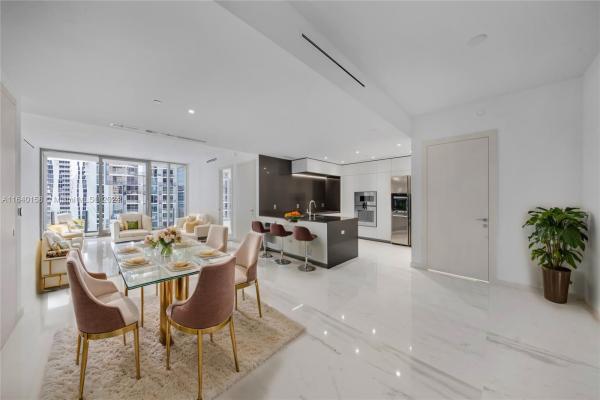 300 Biscayne Blvd Way #2009, Miami, Florida 33131, image 1