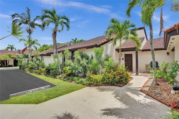 Village Homes At Lakes Of The Meadow, 14945 SW 49th Ln #6E, Kendall West, Florida 33185, image 1