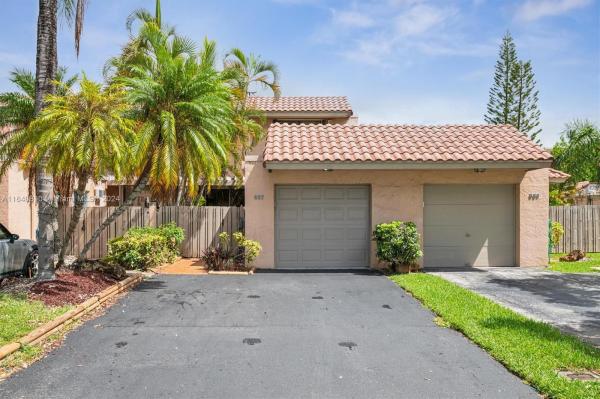 Golfwood, 687 NE 206th Ter, Ives Estates, Florida 33179, image 1