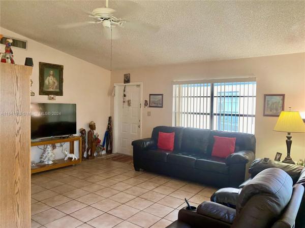 Bent Tree, 4215 SW 137th Rd, Kendale Lakes, Florida 33175, image 1