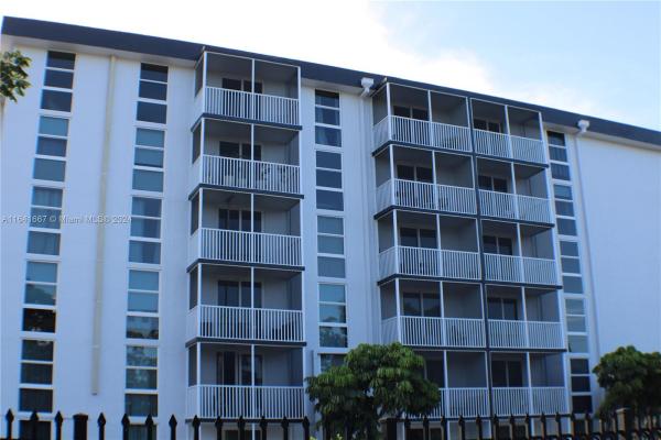 Woodside, 16950 W Dixie Hwy B220 Hwy #B220, North Miami Beach, Florida 33160, image 1