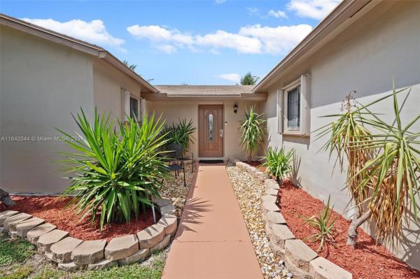 Sandalfoot Cove, 9186 SW 2nd St, Boca Raton, Florida 33428, image 3