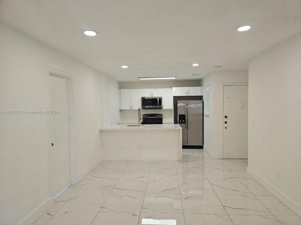 Lago Grande, 6580 W 27th Ct #21-58, Hialeah, Florida 33016, image 1
