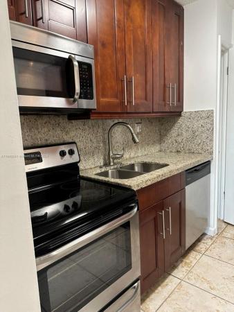 University Trail, 800 SW 129th Pl #204, Tamiami, Florida 33184, image 1