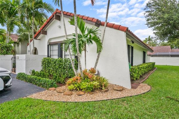 Town Villas In The Crossings, 13371 SW 114th Ln #13371, The Crossings, Florida 33186, image 1