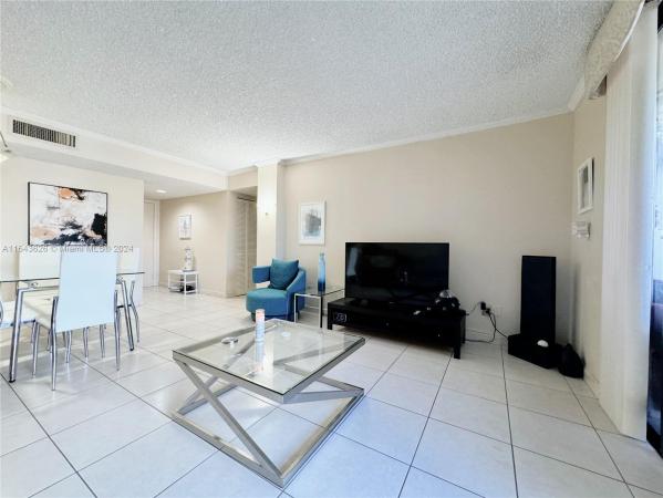 Fox Chase, 8615 NW 8th St #101, Fountainebleau, Florida 33126, image 1