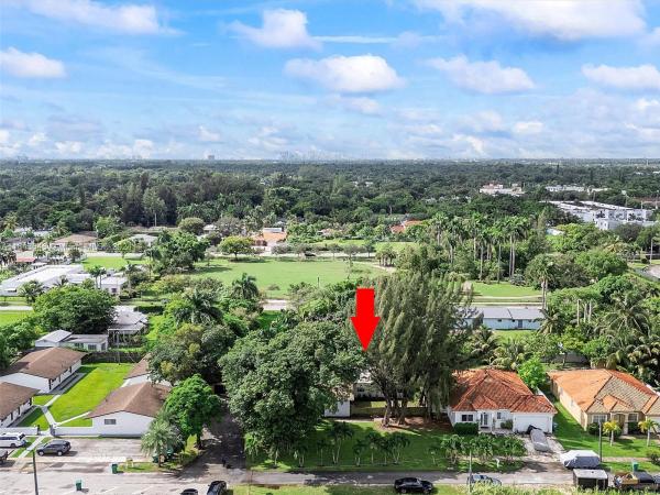 Biscayne Palms, 98 NW 161st St, North Miami Beach, Florida 33169, image 1