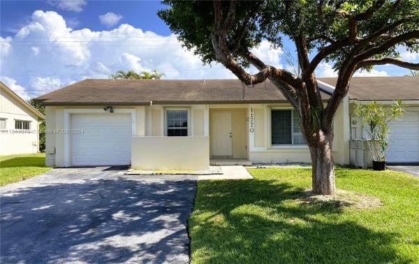 Woodstock Villas, 11770 SW 110th Ln, Kendall, Florida 33186, image 1