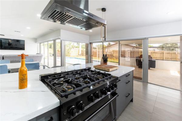 Plantation Manors, 5400 Oakwood Rd, Plantation, Florida 33317, image 1