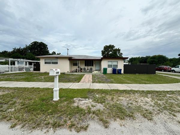 Hyde Park Manor, 1080 NW 140th St, Golden Glades, Florida 33168, image 1