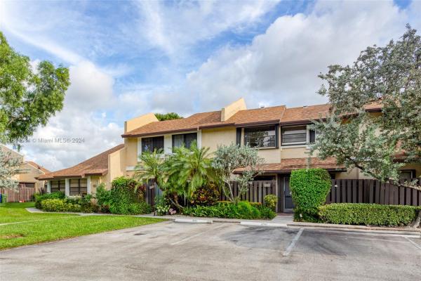 Tanglewood Townhomes, 290 SW 97th Ter, Pembroke Pines, Florida 33025, image 1