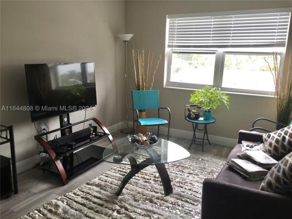 3075 NW 7th St #401, Miami, Florida 33125, image 3
