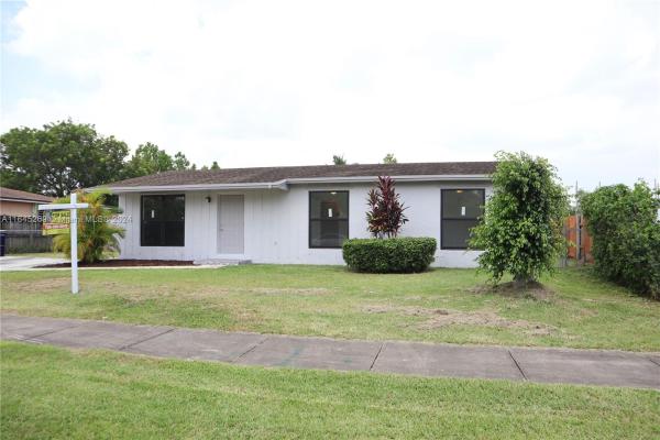 26312 SW 127th Pl, Unincorporated Dade County, Florida 33032, image 2