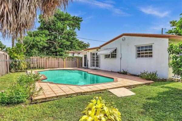 Melrose Manor, 540 SW 28th Ave, Fort Lauderdale, Florida 33312, image 1