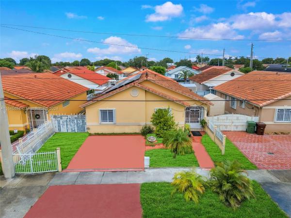 Christys, 7560 W 32nd Ave, Hialeah, Florida 33018, image 1
