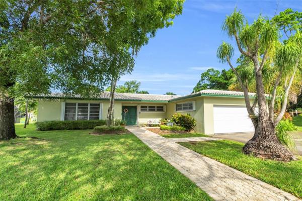 Miami Lakes Residential, 6880 White Oak Dr, Miami Lakes, Florida 33014, image 3