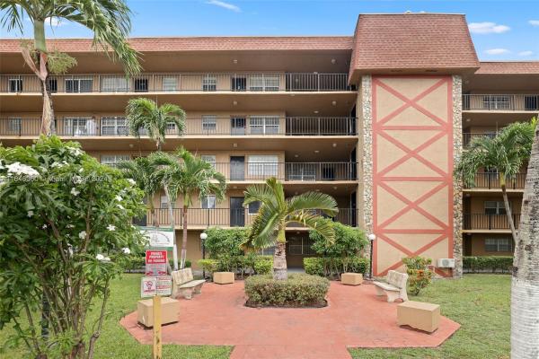 Kings Castle, 6575 W 4th Ave #403, Hialeah, Florida 33012, image 1
