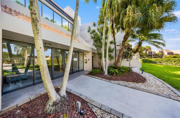 Racquet Club At Bonaventure, 230 Lakeview Dr #302, Weston, Florida 33326, image 1