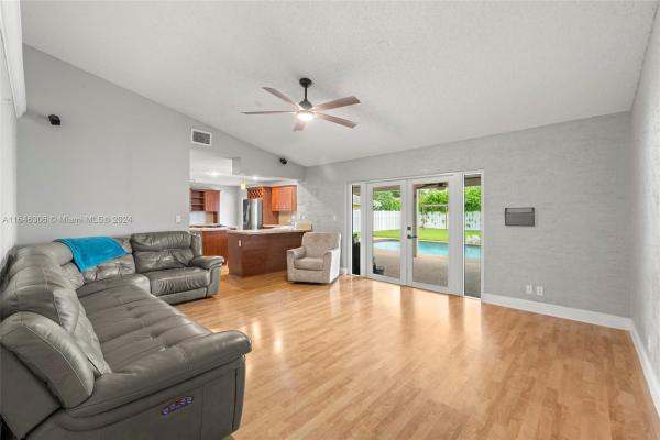 Cypress Glen, 320 NW 107th Ave, Coral Springs, Florida 33071, image 1