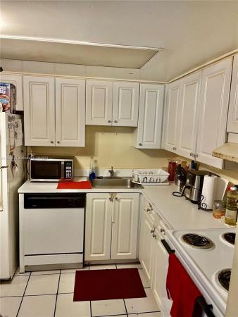 Captiva Lakes Villas, Kendale Lakes, Florida 33183, image 1