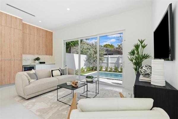 Douglas Manor, 3733 SW 28th St #RIGHT, Miami, Florida 33134, image 3