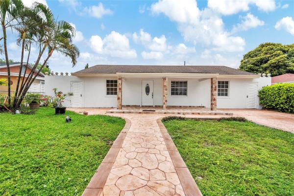 Essex Village, 880 SE 3rd Pl, Hialeah, Florida 33010, image 1