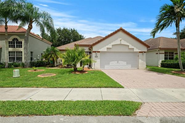 Oak Park, 9237 Magnolia Ct, Davie, Florida 33328, image 1