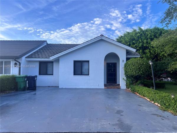 Bird Lakes Townhouses, 14453 SW 50th St, Kendale Lakes, Florida 33175, image 1