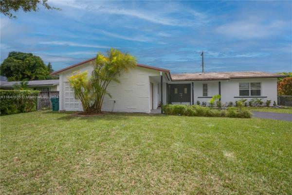 Point Royale, 19615 Lenaire Dr, Cutler Bay, Florida 33157, image 1