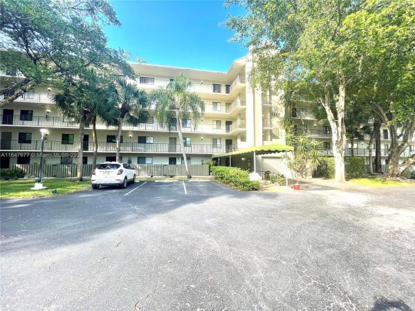 Le Club At Cypress Bend, 2209 S Cypress Bend Dr #304, Pompano Beach, Florida 33069, image 1
