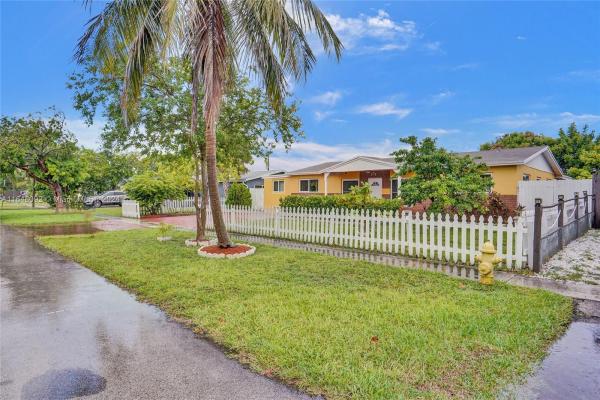 Bonnie Loch, 371 NW 42nd St, Deerfield Beach, Florida 33064, image 1