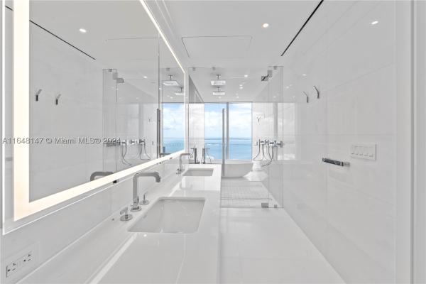 300 Biscayne Blvd Way #4604, Miami, Florida 33131, image 2